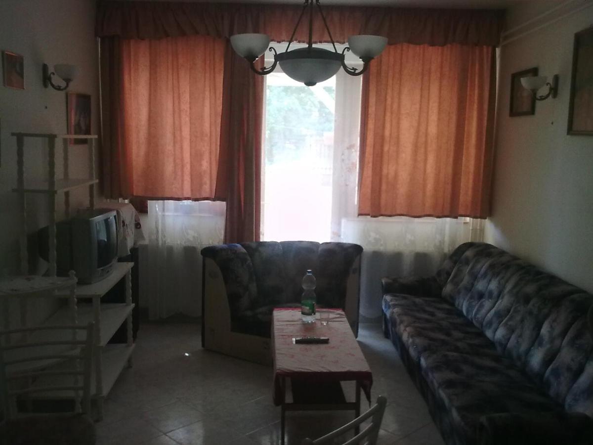 Hutter Vendeghaz Hotel Szantod Luaran gambar