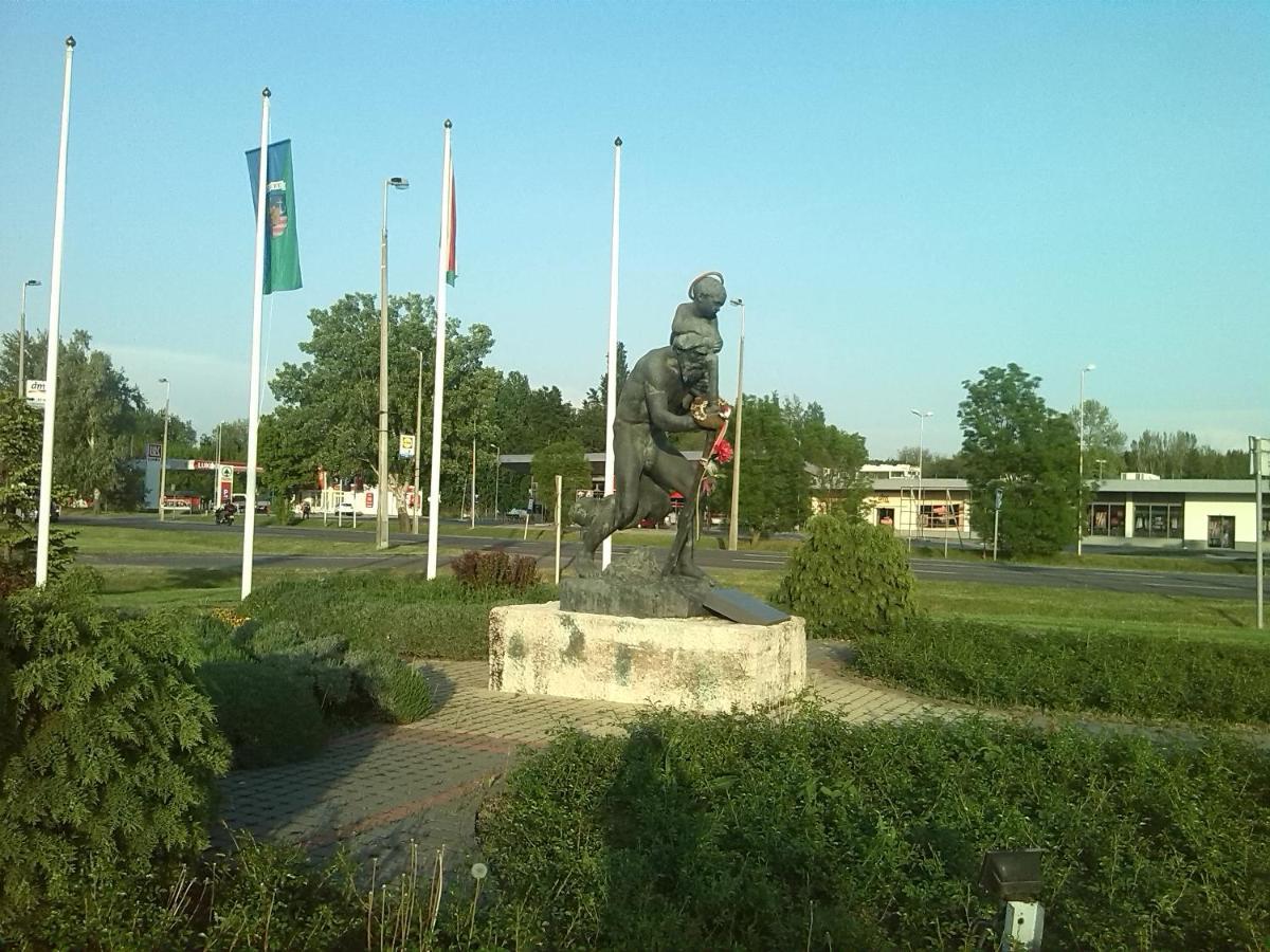 Hutter Vendeghaz Hotel Szantod Luaran gambar